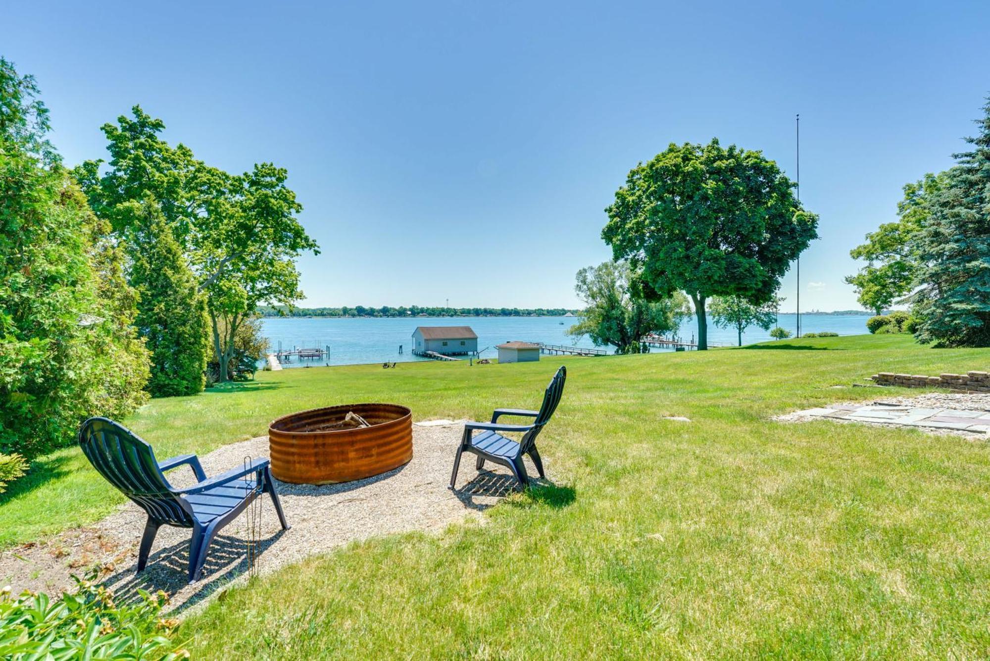 Serene Riverfront St Clair Studio With Fire Pit! Marysville Exterior foto